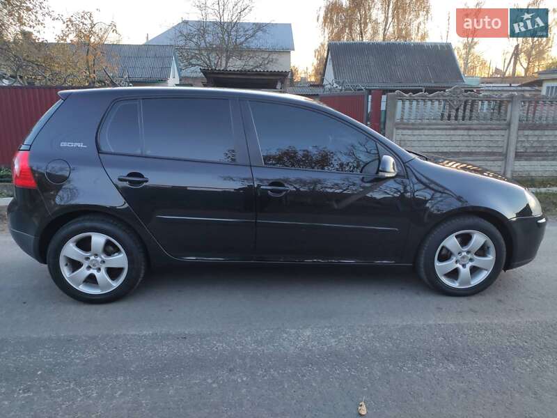 Хэтчбек Volkswagen Golf 2006 в Ковеле