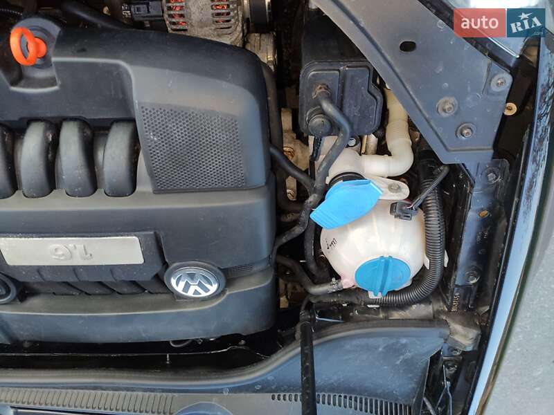 Хэтчбек Volkswagen Golf 2006 в Ковеле