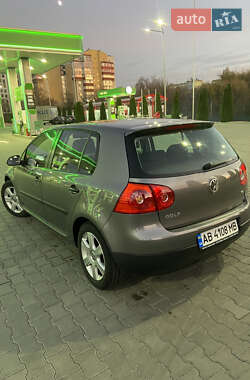 Хетчбек Volkswagen Golf 2004 в Вінниці