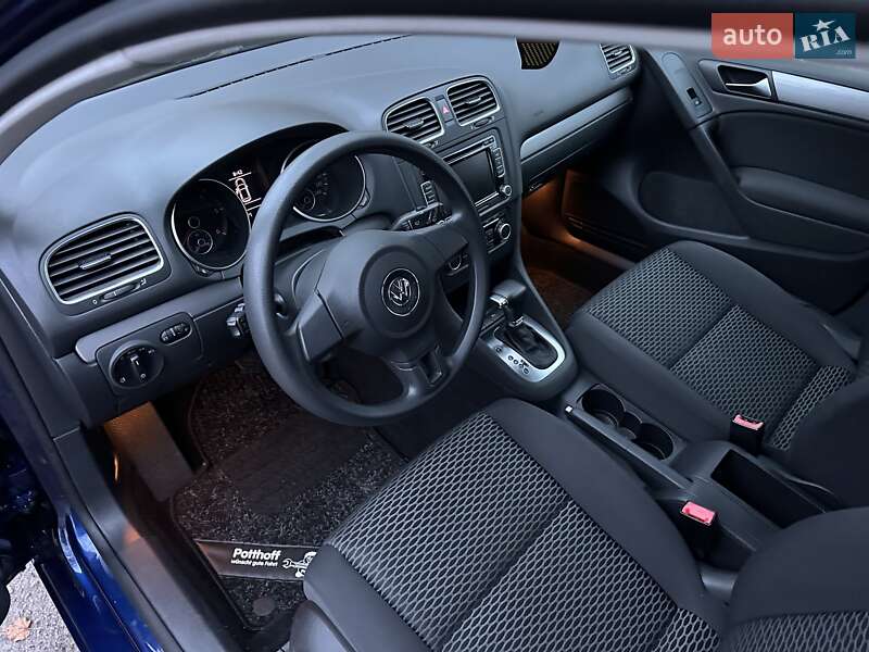 Хэтчбек Volkswagen Golf 2010 в Лебедине
