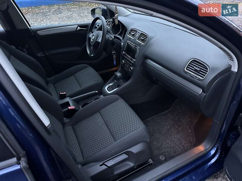Хэтчбек Volkswagen Golf 2010 в Лебедине