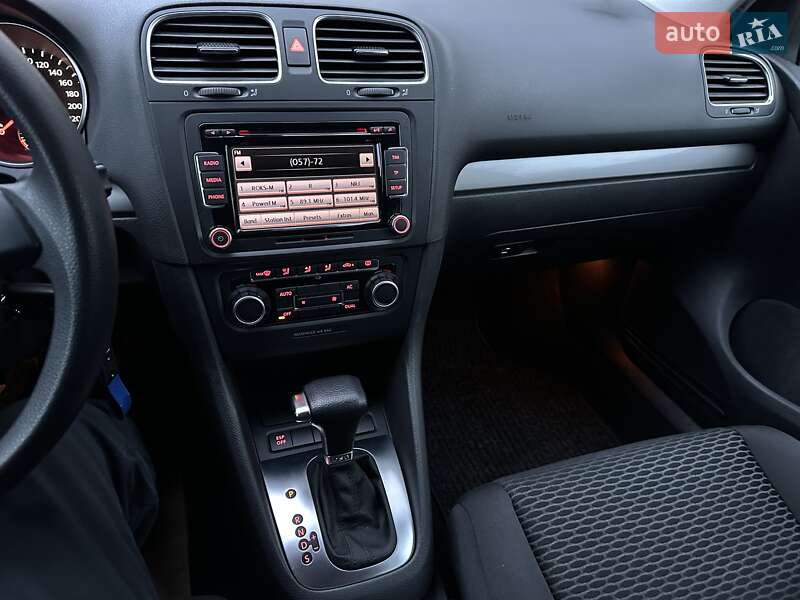 Хэтчбек Volkswagen Golf 2010 в Лебедине