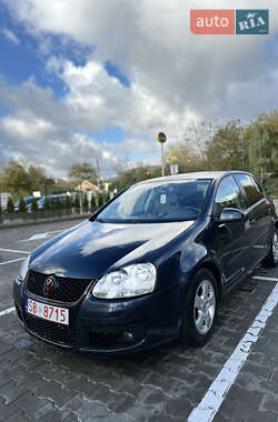 Хетчбек Volkswagen Golf 2004 в Вінниці