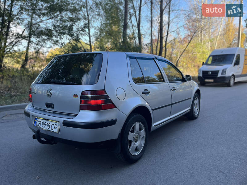 Хэтчбек Volkswagen Golf 2001 в Чернигове