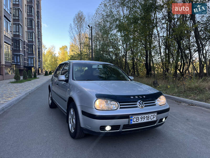 Хэтчбек Volkswagen Golf 2001 в Чернигове