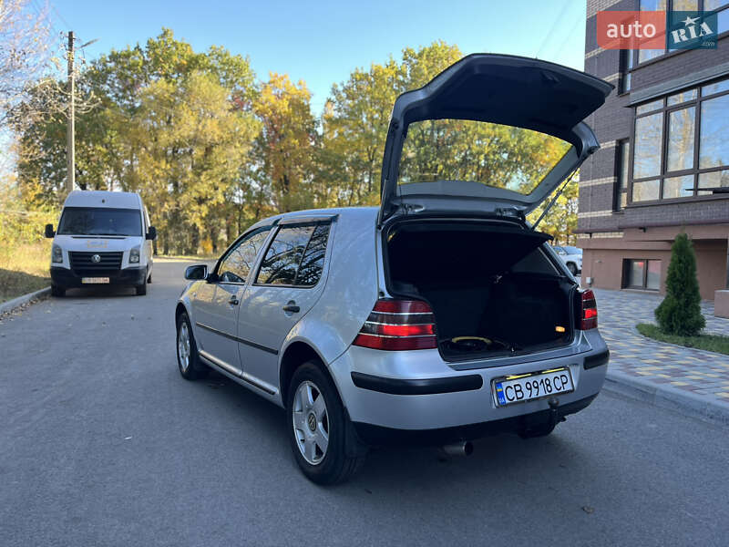 Хэтчбек Volkswagen Golf 2001 в Чернигове
