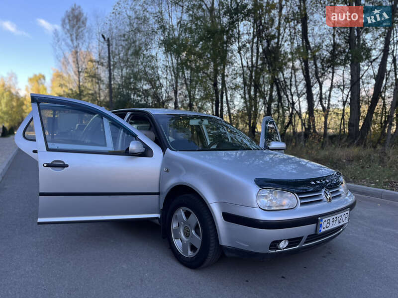 Хэтчбек Volkswagen Golf 2001 в Чернигове