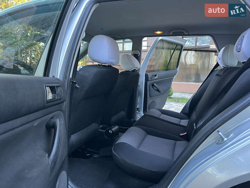 Хэтчбек Volkswagen Golf 2001 в Чернигове