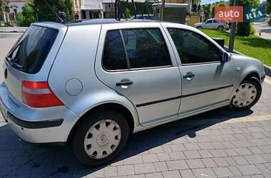 Хэтчбек Volkswagen Golf 2002 в Самборе