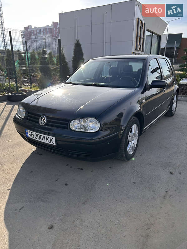 Хэтчбек Volkswagen Golf 2002 в Киеве