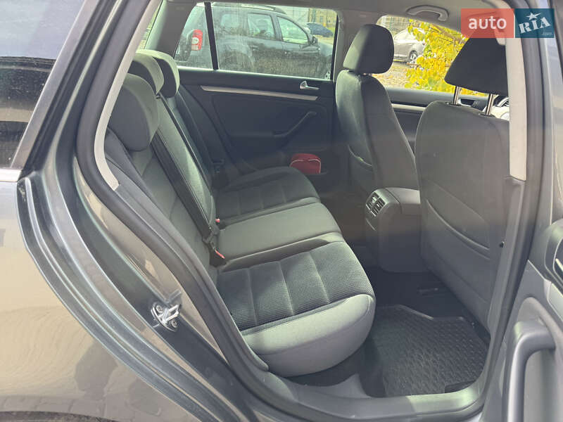 Універсал Volkswagen Golf 2009 в Старокостянтинові