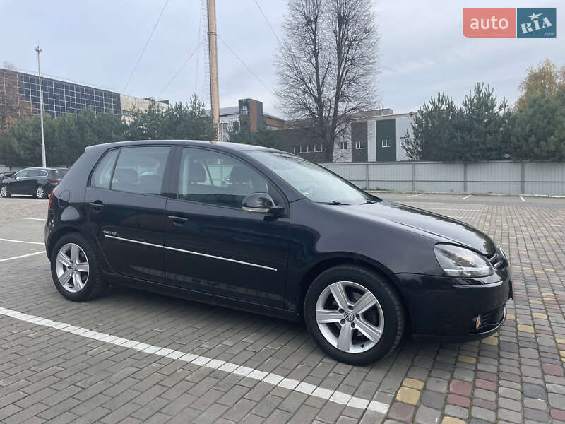 Хэтчбек Volkswagen Golf 2008 в Локачах