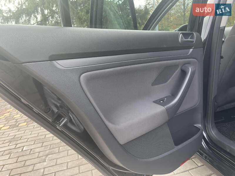 Хэтчбек Volkswagen Golf 2008 в Локачах