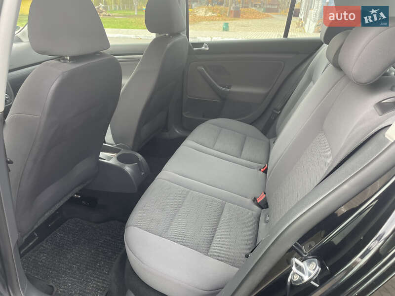 Хэтчбек Volkswagen Golf 2008 в Локачах