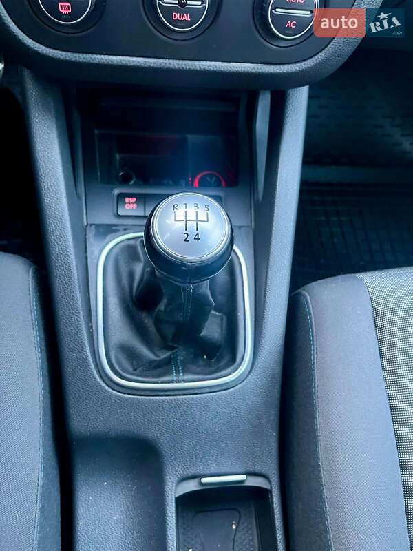 Хетчбек Volkswagen Golf 2007 в Чернівцях