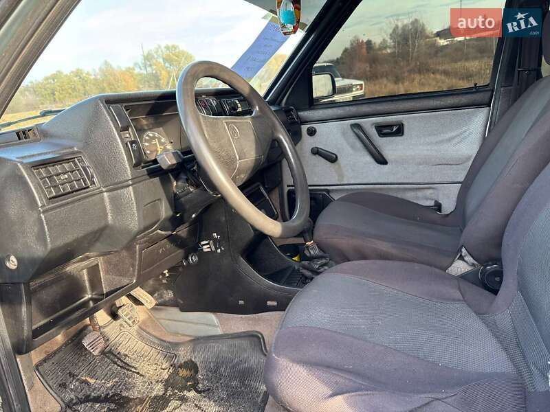 Хэтчбек Volkswagen Golf 1988 в Теофиполе