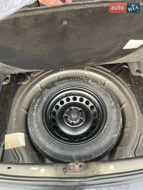 Хэтчбек Volkswagen Golf 2004 в Дубно