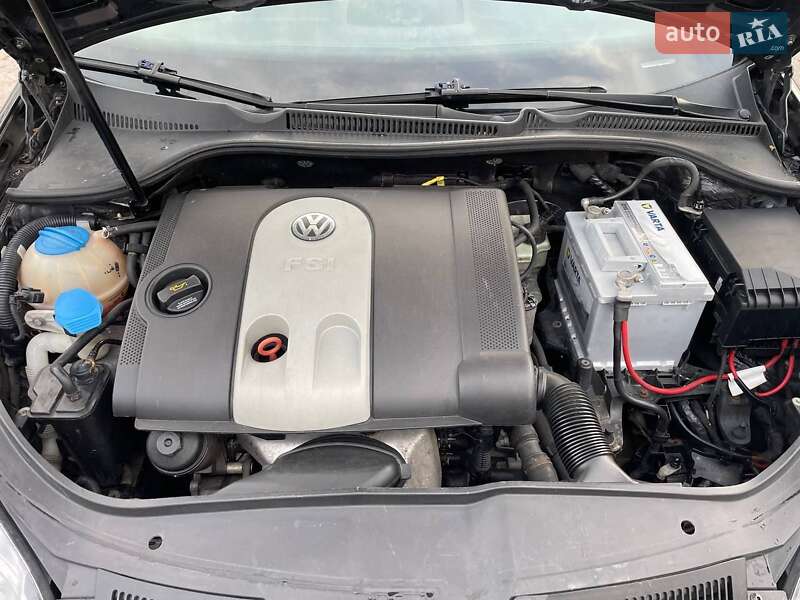 Хэтчбек Volkswagen Golf 2004 в Дубно