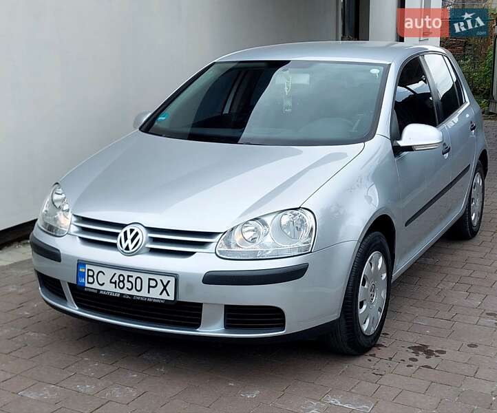 Хетчбек Volkswagen Golf 2004 в Бориславі