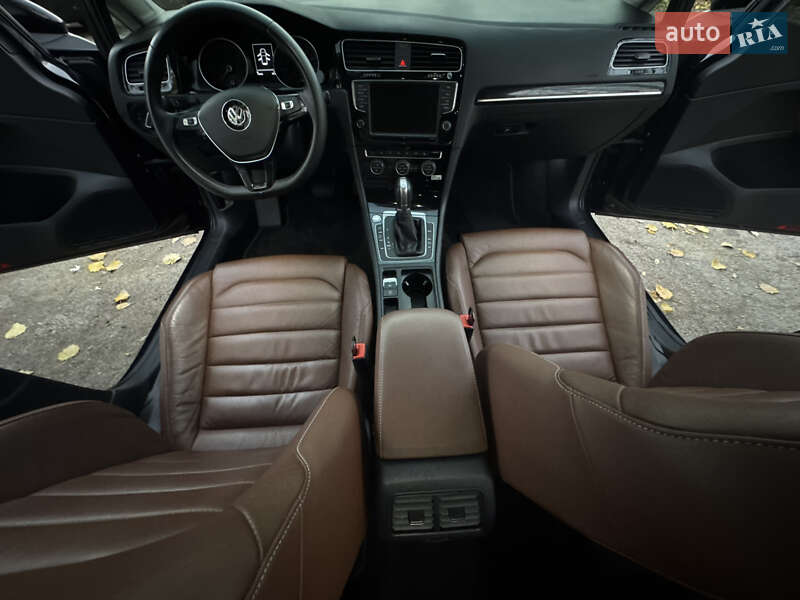 Хэтчбек Volkswagen Golf 2014 в Одессе