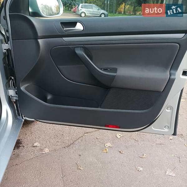 Універсал Volkswagen Golf 2009 в Житомирі