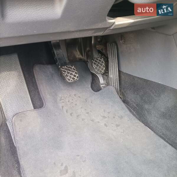 Універсал Volkswagen Golf 2009 в Житомирі