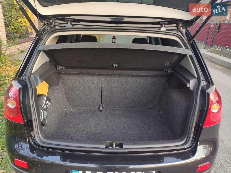 Хэтчбек Volkswagen Golf 2006 в Ковеле