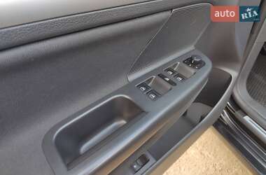 Хэтчбек Volkswagen Golf 2006 в Ковеле