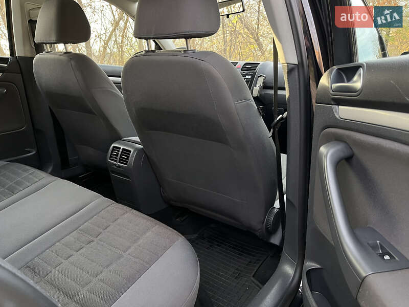 Хэтчбек Volkswagen Golf 2007 в Ровно