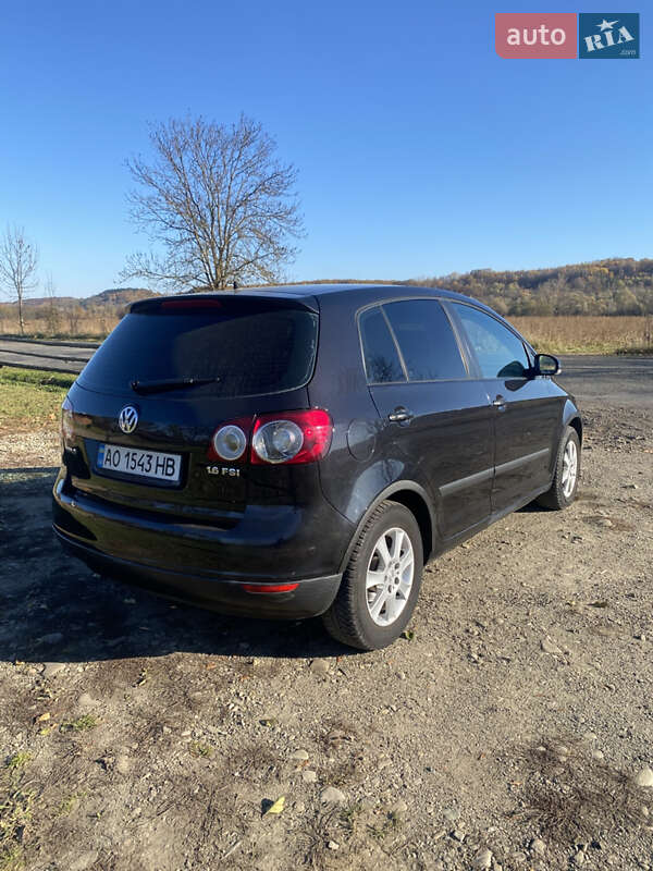 Хэтчбек Volkswagen Golf 2005 в Косове