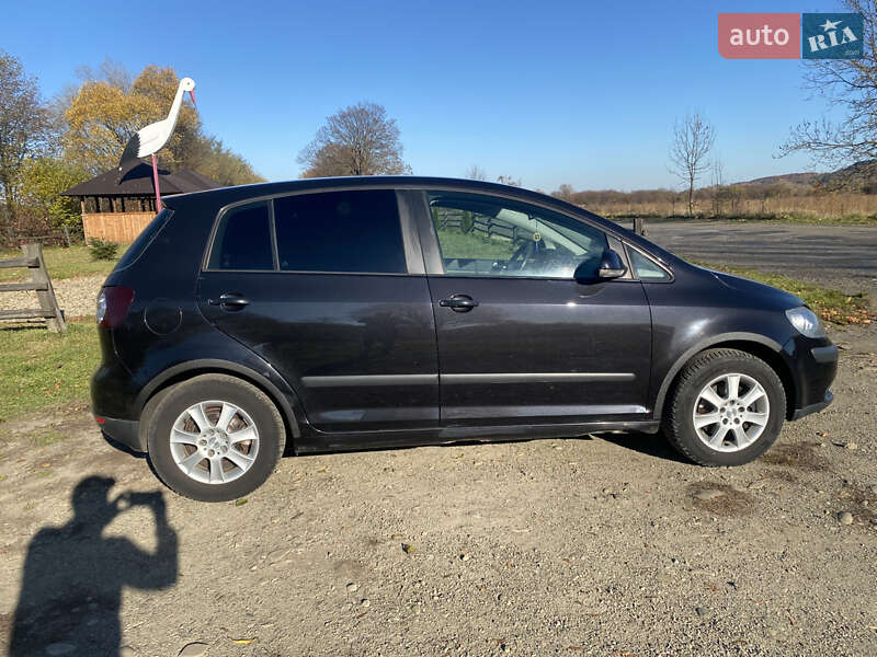 Хэтчбек Volkswagen Golf 2005 в Косове