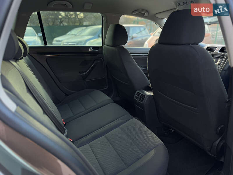 Универсал Volkswagen Golf 2012 в Бердичеве