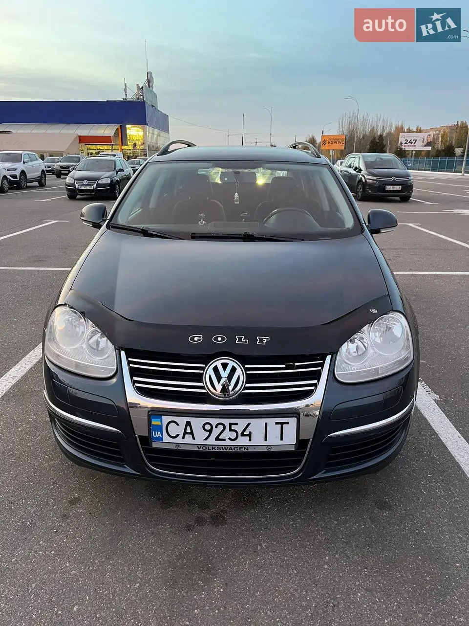 Volkswagen Golf 5 — доглянутий, без вкладень!
Продам власне дуже комфортне авто, у володінні майже 3 роки
🔧 Виконані роботи:
Встановлено новий комплект зчеплення (Є всі чеки про покупку та роботи)
Ремонт коробки передач (мехатронік, гарантія ще 1 рік)
Залито нове мастило (остання заміна — 27.10)
Двигун працює ідеально, без зауважень
Усі розхідники (гальмівні колодки, диски тощо) — у відмінному стані
По ЛФК в гарному стані, є незначні нюанси. Авто не гниле !!!
Автомобіль технічно повністю справний, не потребує жодних вкладень.
Продається з переоформленням.
Реальному покупцю — невеликий торг!