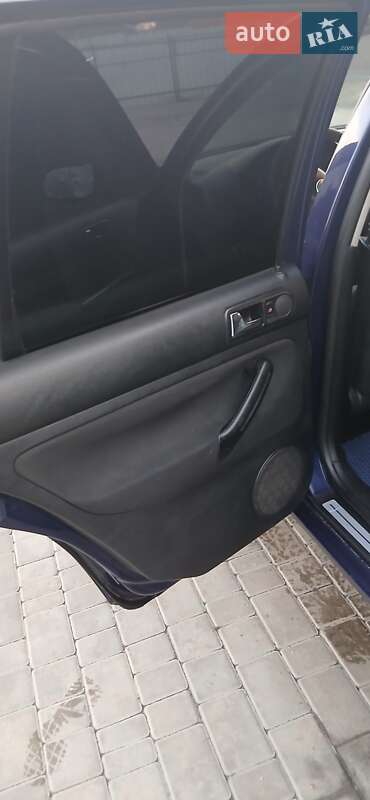 Хэтчбек Volkswagen Golf 2003 в Кропивницком