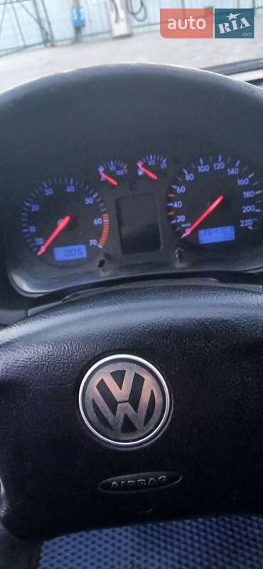 Хэтчбек Volkswagen Golf 2003 в Кропивницком