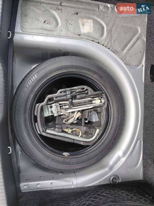 Хэтчбек Volkswagen Golf 2002 в Ивано-Франковске