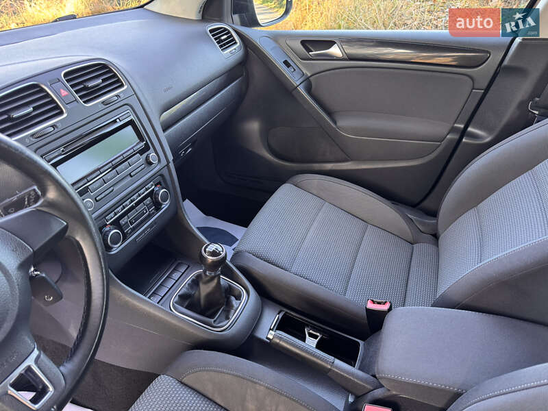 Хэтчбек Volkswagen Golf 2011 в Виннице