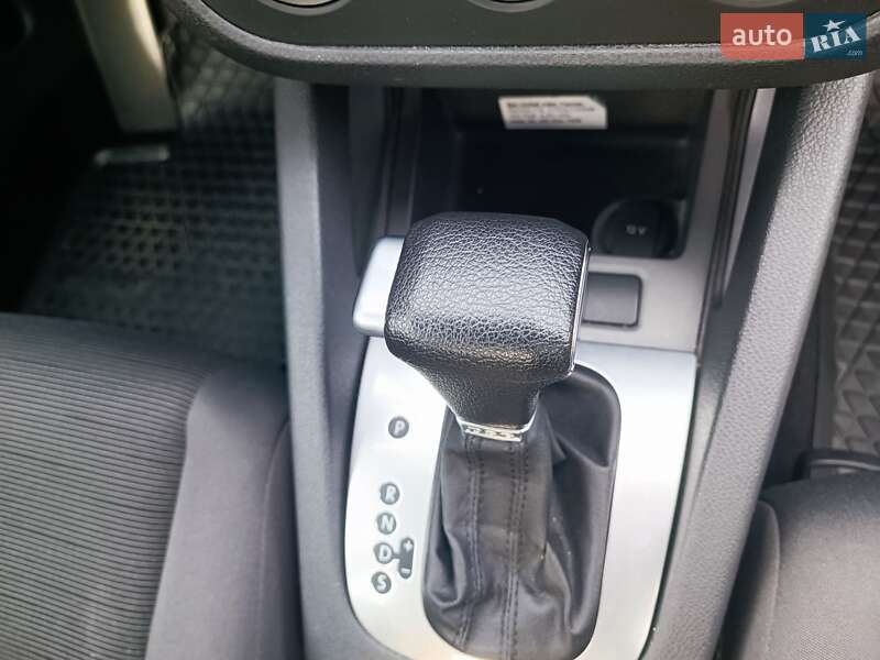 Хэтчбек Volkswagen Golf 2009 в Киеве