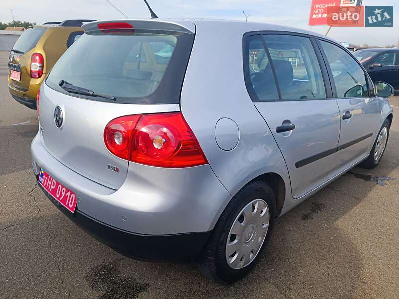 Хэтчбек Volkswagen Golf 2009 в Киеве