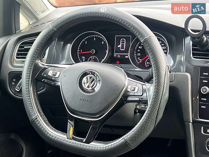 Хэтчбек Volkswagen Golf 2019 в Ивано-Франковске