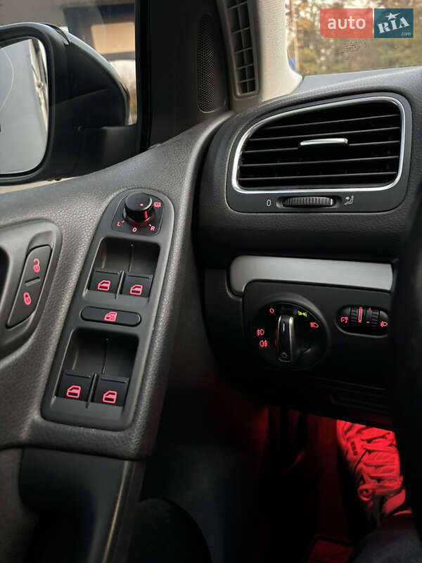 Хэтчбек Volkswagen Golf 2011 в Черкассах