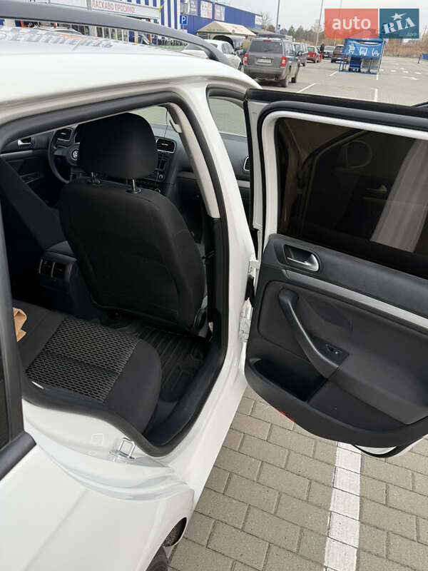 Універсал Volkswagen Golf 2013 в Львові