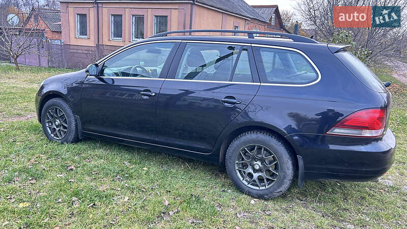 Универсал Volkswagen Golf 2010 в Сумах
