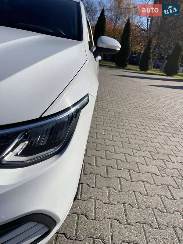 Хэтчбек Volkswagen Golf 2021 в Черновцах