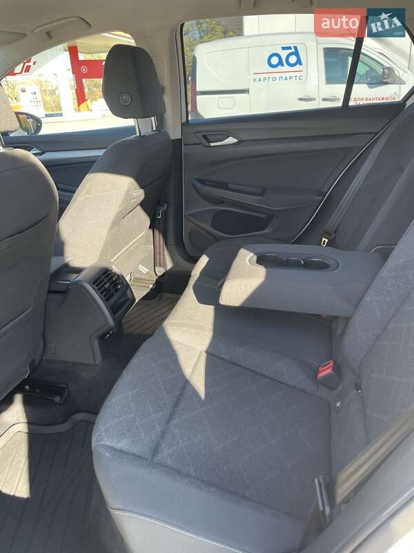 Хэтчбек Volkswagen Golf 2021 в Черновцах