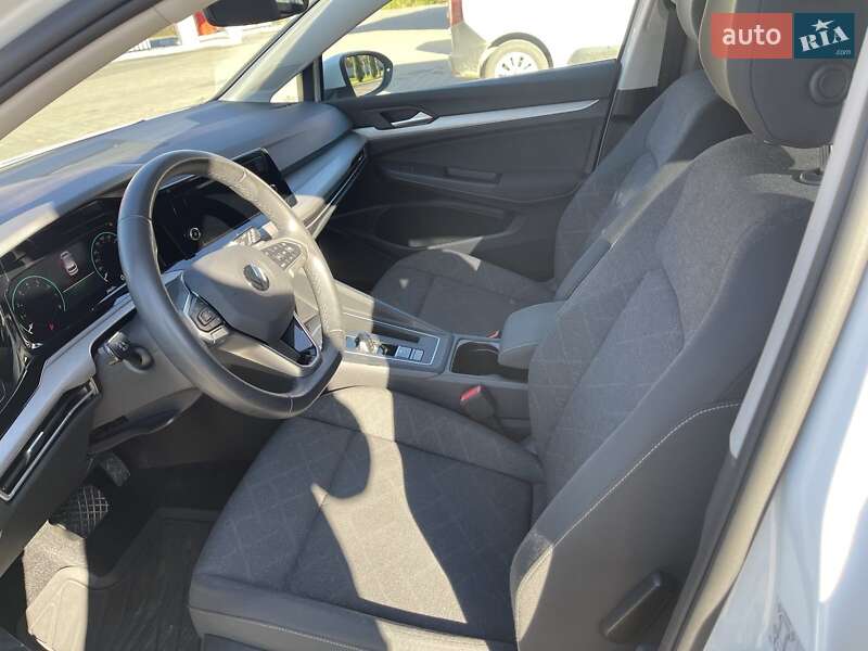 Хэтчбек Volkswagen Golf 2021 в Черновцах