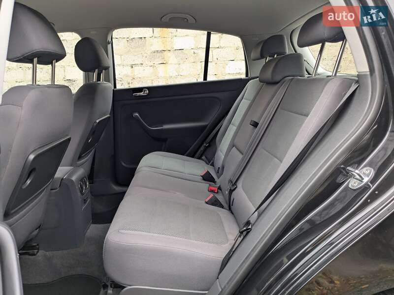 Хэтчбек Volkswagen Golf 2005 в Звягеле