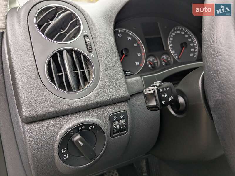 Хэтчбек Volkswagen Golf 2005 в Звягеле