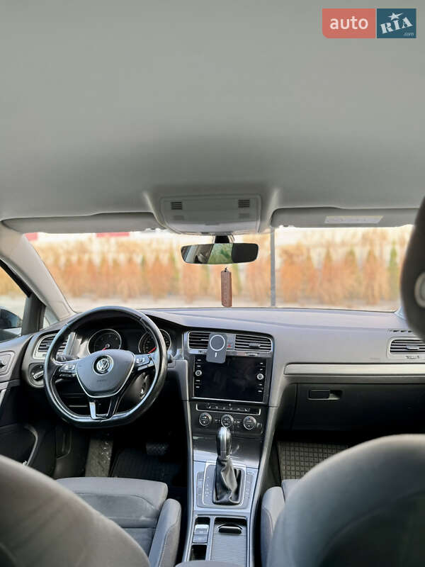 Универсал Volkswagen Golf 2017 в Луцке