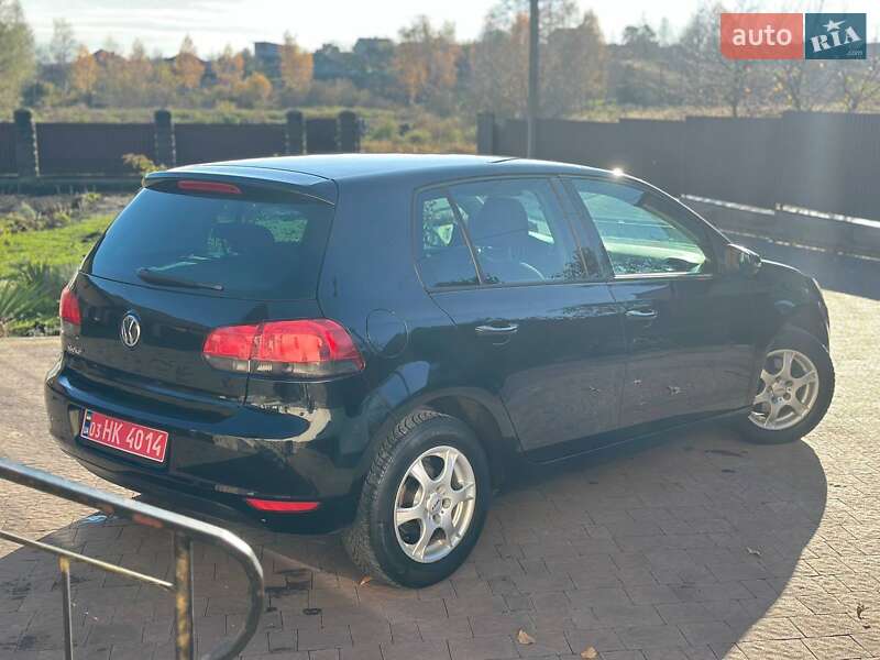 Хэтчбек Volkswagen Golf 2010 в Луцке